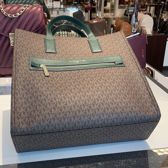 MICHAEL KORS KENLY LARGE NS GRAPHIC LOGO TOTE SATCHEL SHOULDER BAG
MK SIGNATURE - Picture 4 of 16